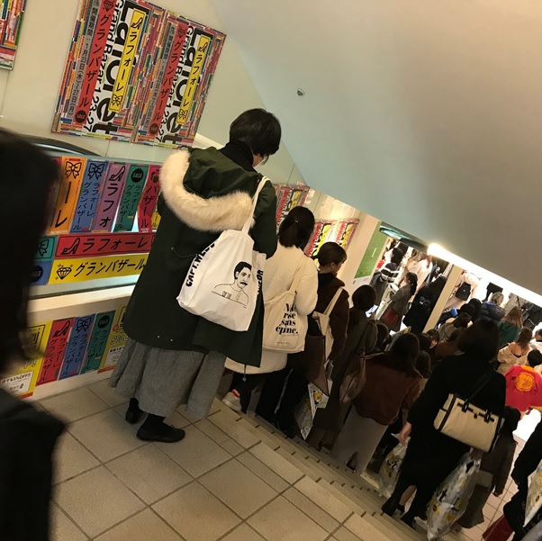 Example of people lining to access a crowded shop at Laforet Harajuku Grand Bazar 2020 Winter