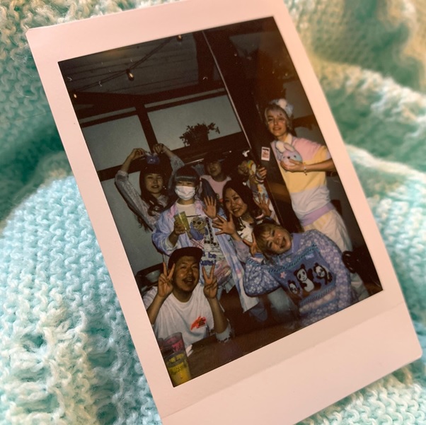 Fancy-kei fashionista love to take photos by instant camera.